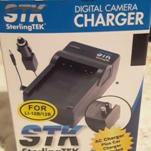 STK DIGITAL CAMERA CHARGER
